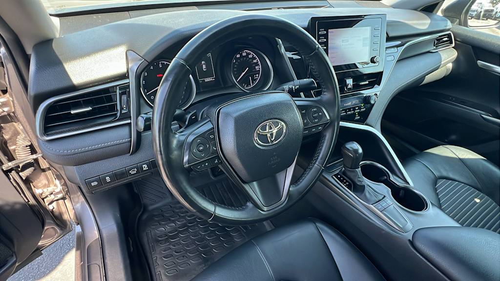 2023 Toyota Camry SE 2