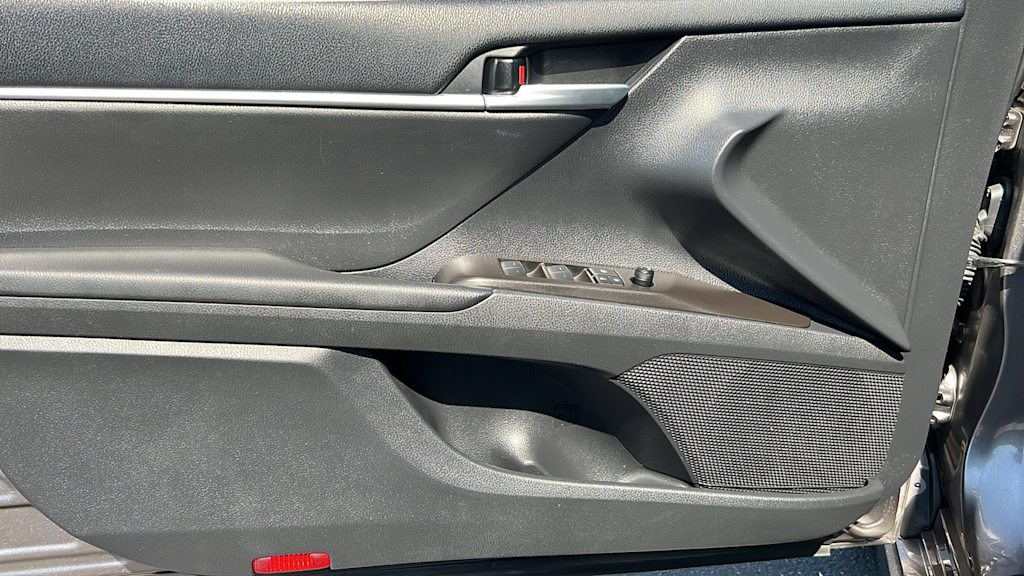 2023 Toyota Camry SE 28