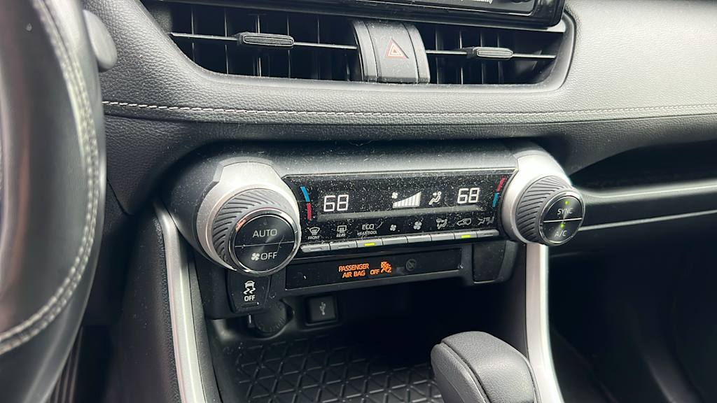 Thumbnail: 2020 Toyota RAV4 - 21