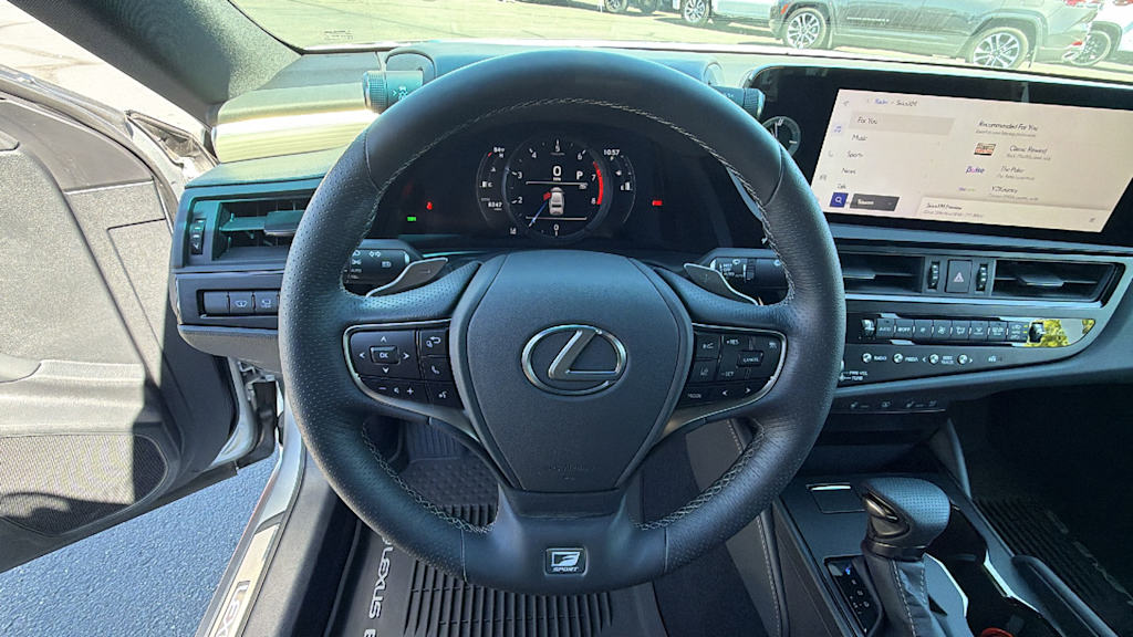 Thumbnail: 2025 Lexus ES - 9