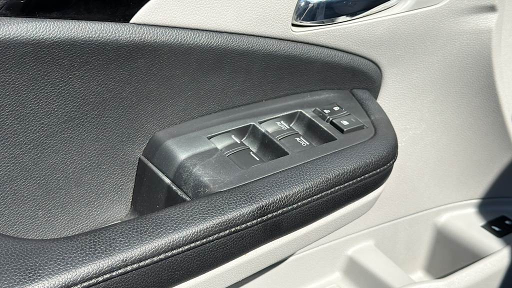Thumbnail: 2016 Honda Pilot - 28
