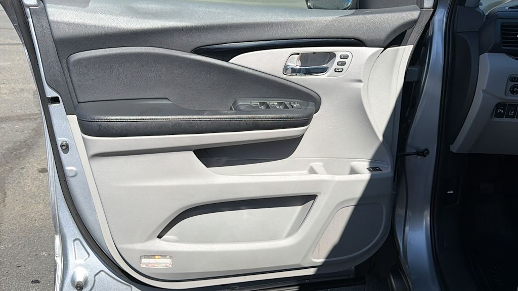 Thumbnail: 2016 Honda Pilot - 29