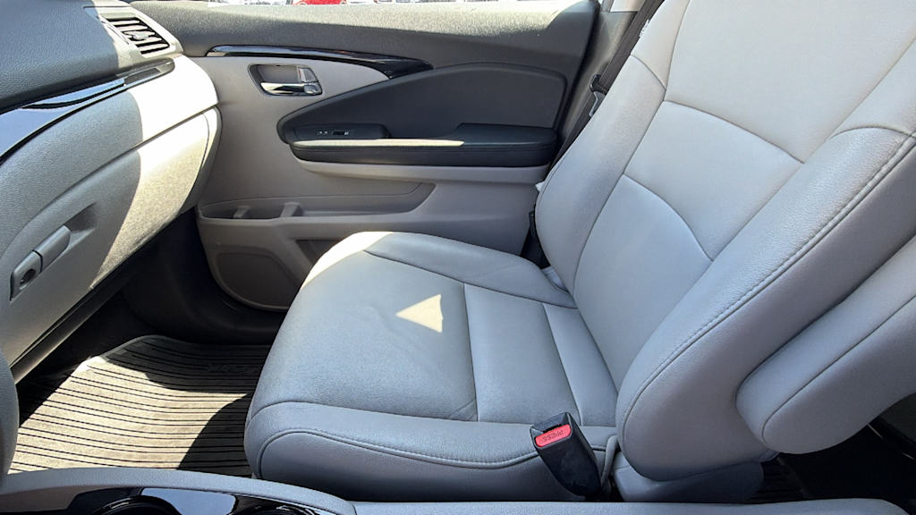 Thumbnail: 2016 Honda Pilot - 11