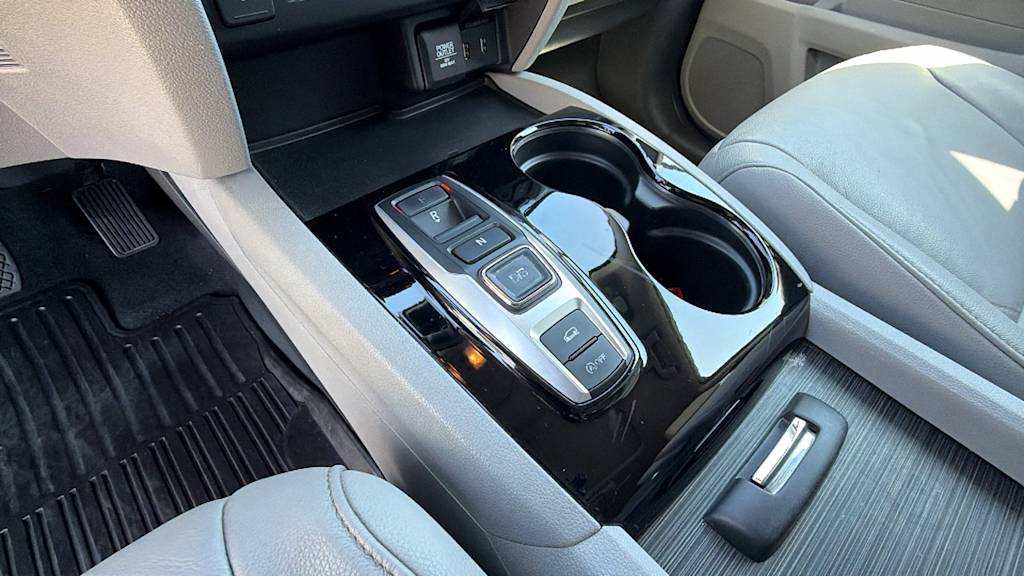 Thumbnail: 2016 Honda Pilot - 15