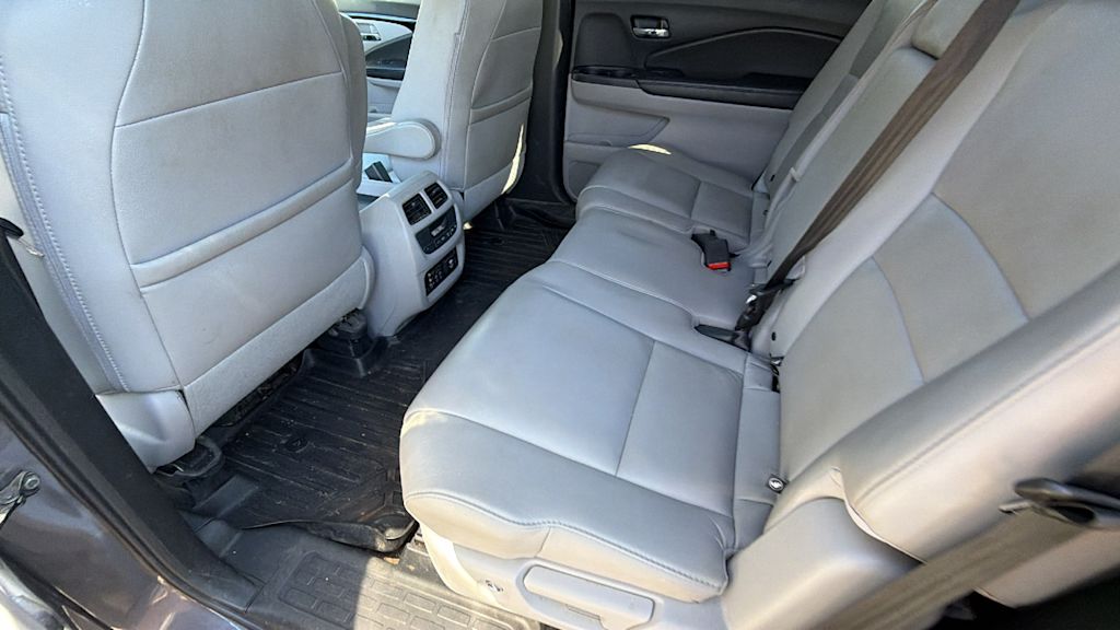 Thumbnail: 2017 Honda Pilot - 10