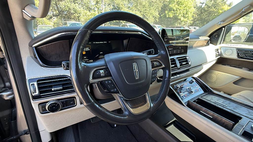 Thumbnail: 2020 Lincoln Navigator L - 2
