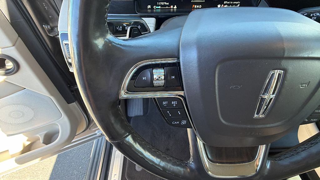 Thumbnail: 2020 Lincoln Navigator L - 24
