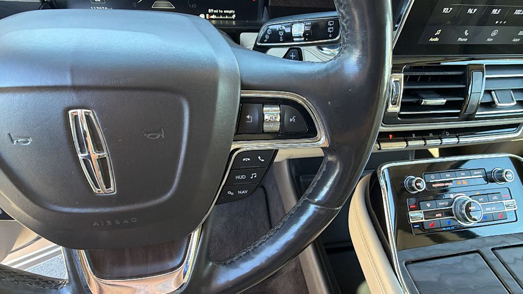 Thumbnail: 2020 Lincoln Navigator L - 25