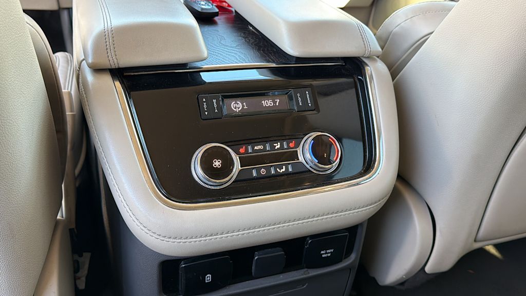 Thumbnail: 2020 Lincoln Navigator L - 29