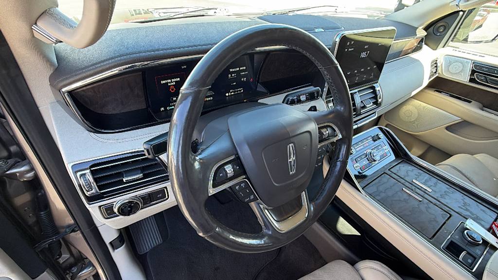 Thumbnail: 2020 Lincoln Navigator L - 2