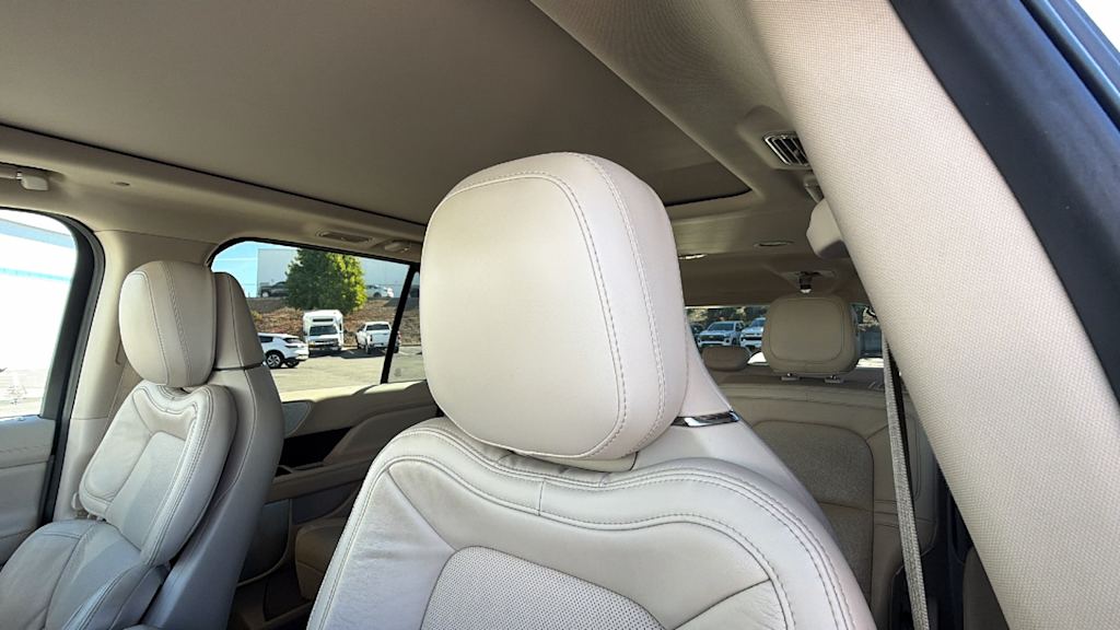 Thumbnail: 2020 Lincoln Navigator L - 9
