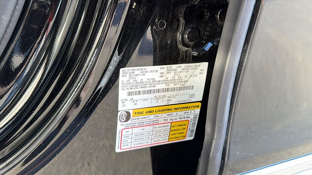 Thumbnail: 2022 Lincoln Navigator L - 16