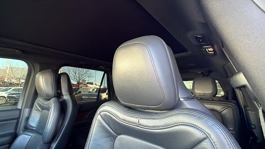 Thumbnail: 2022 Lincoln Navigator L - 9