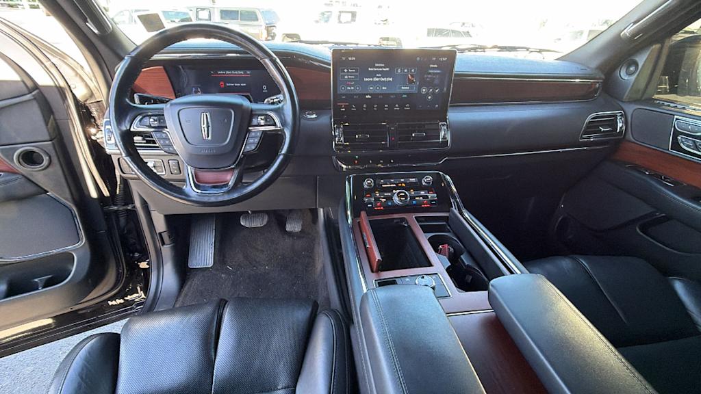 Thumbnail: 2022 Lincoln Navigator L - 11