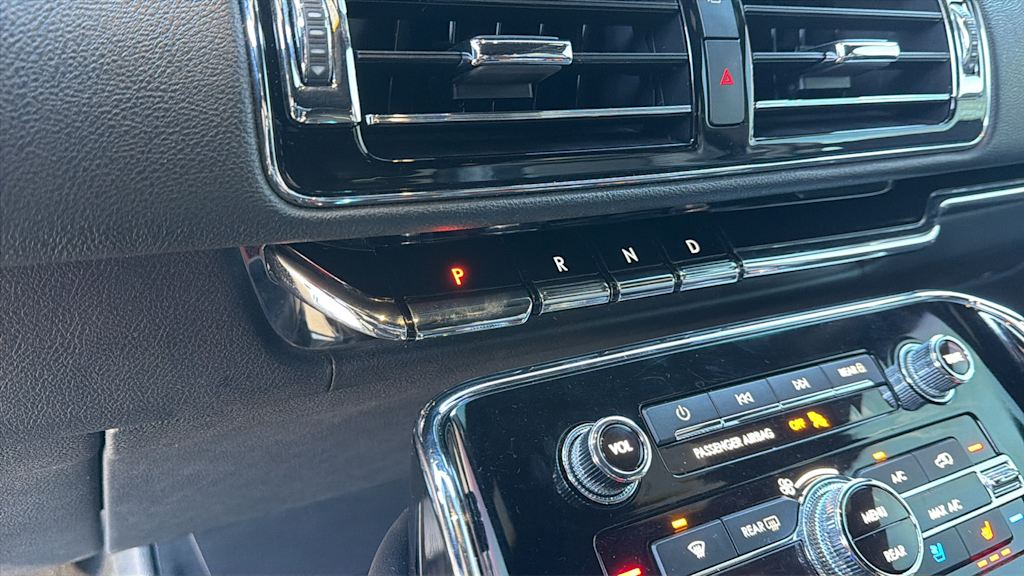 Thumbnail: 2022 Lincoln Navigator L - 20