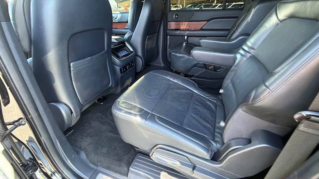 Thumbnail: 2022 Lincoln Navigator L - 10