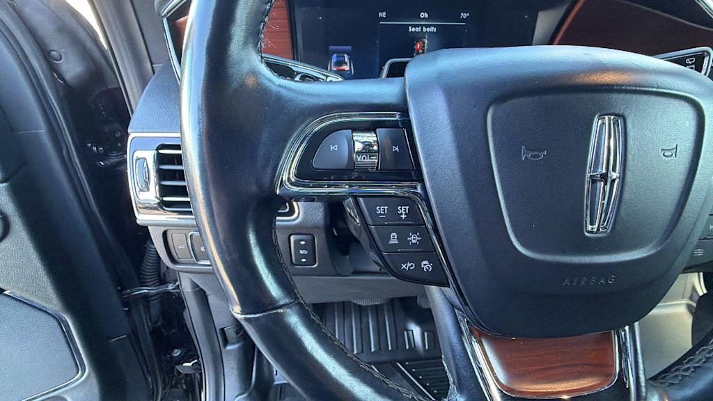 Thumbnail: 2022 Lincoln Navigator L - 15