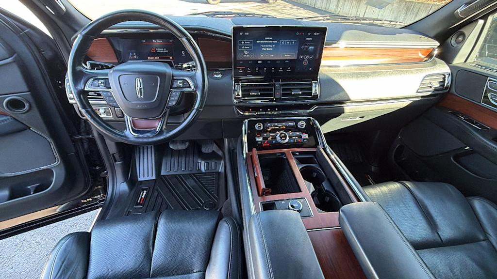 Thumbnail: 2022 Lincoln Navigator L - 13