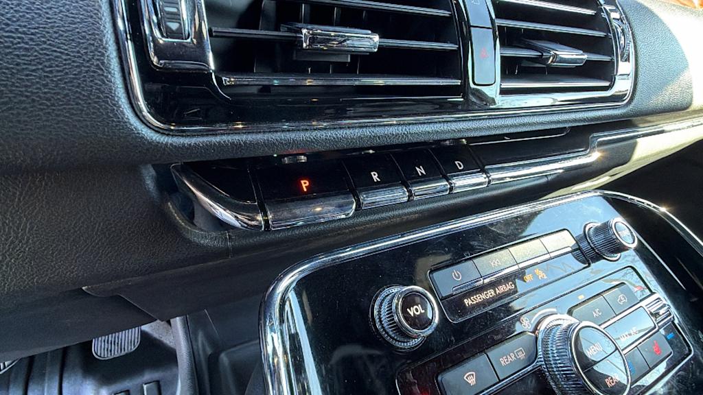 Thumbnail: 2022 Lincoln Navigator L - 22