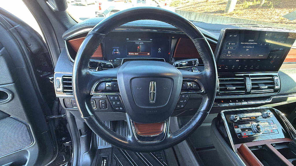 Thumbnail: 2022 Lincoln Navigator L - 9