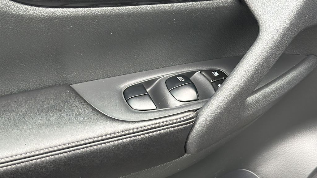 Thumbnail: 2017 Nissan Rogue - 27