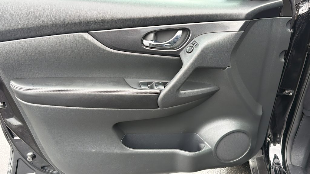 Thumbnail: 2017 Nissan Rogue - 28