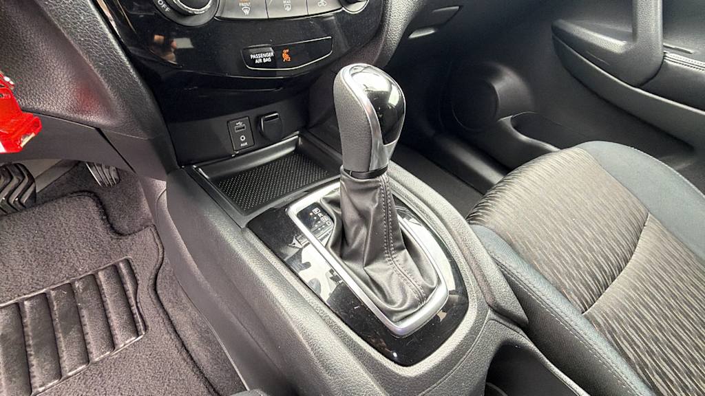 Thumbnail: 2017 Nissan Rogue - 16