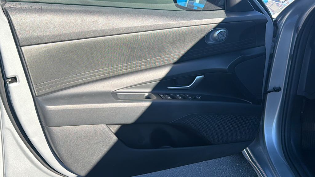 Thumbnail: 2021 Hyundai Elantra - 28