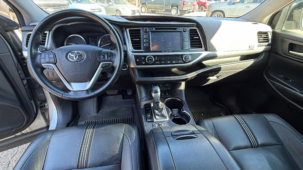 Thumbnail: 2018 Toyota Highlander - 12