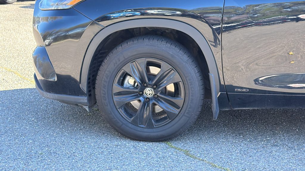 Thumbnail: 2024 Toyota Highlander - 8