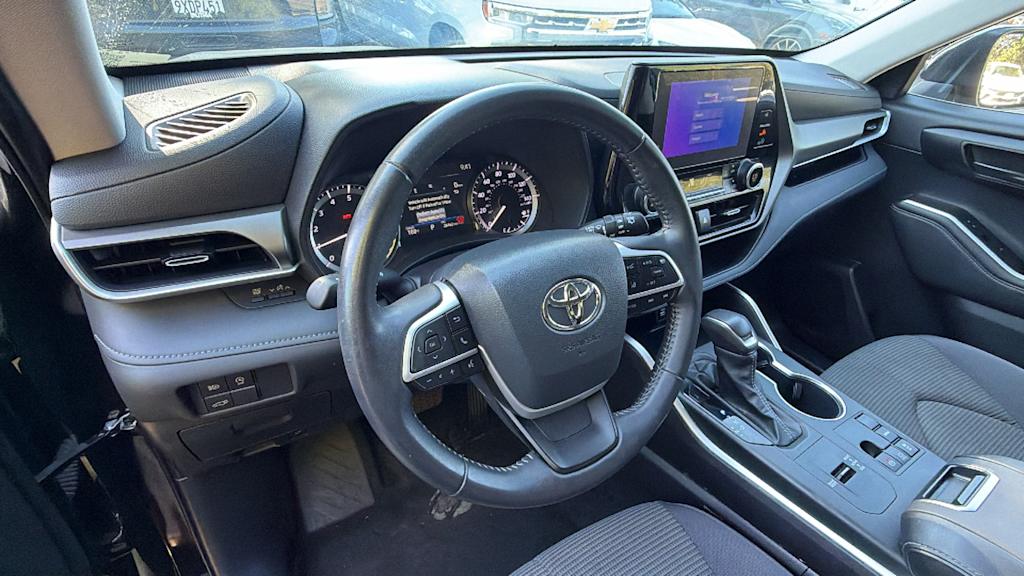 Thumbnail: 2025 Toyota Highlander - 2