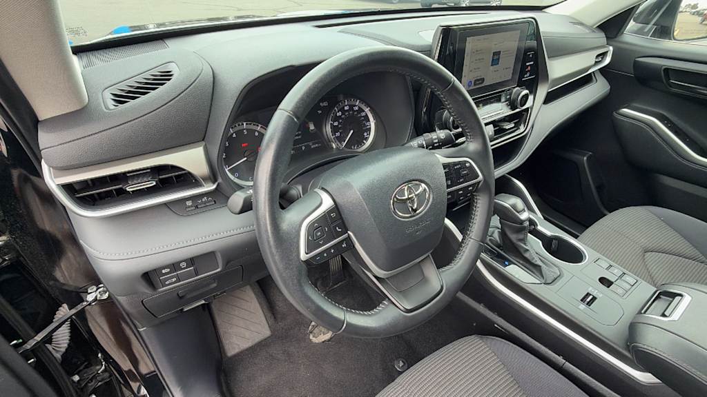 Thumbnail: 2025 Toyota Highlander - 2