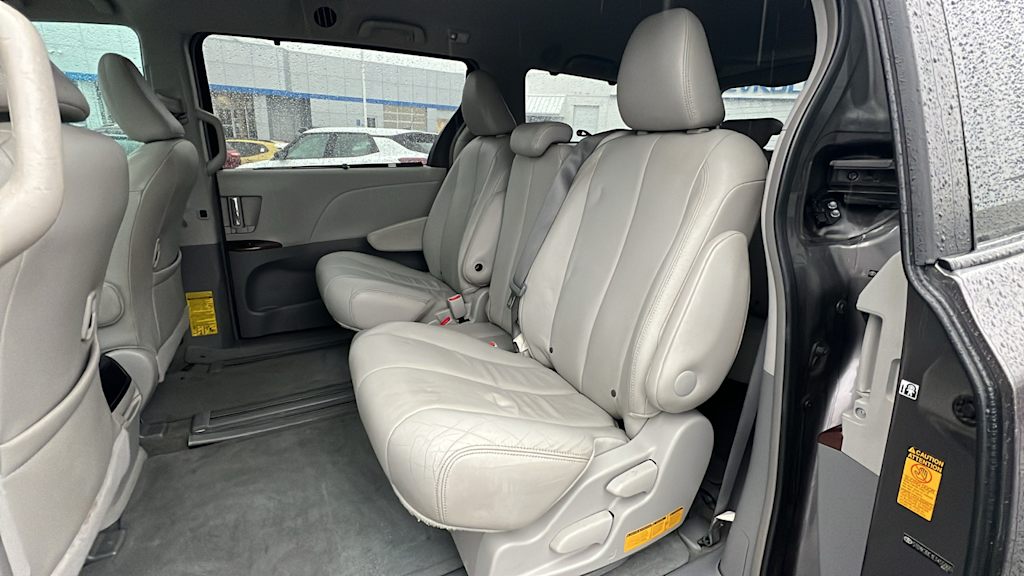 2014 Toyota Sienna XLE 20