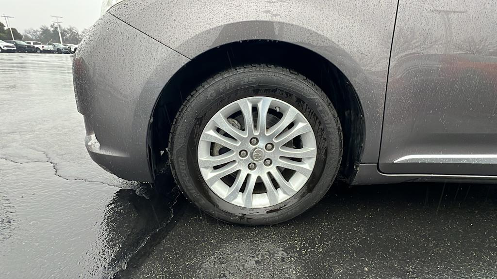 2014 Toyota Sienna XLE 8