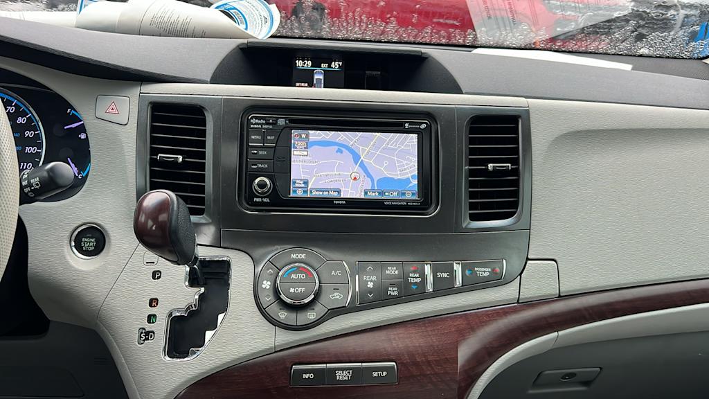 2014 Toyota Sienna XLE 15