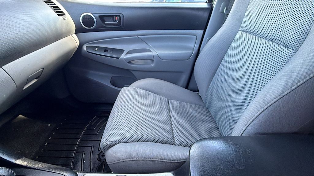 Thumbnail: 2014 Toyota Tacoma - 10