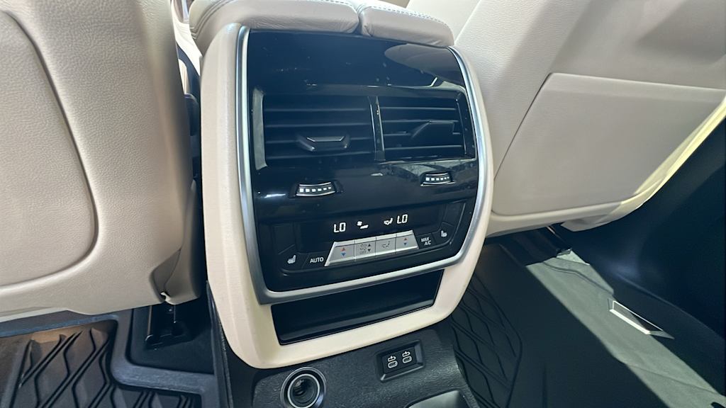 Thumbnail: 2021 BMW X7 - 30