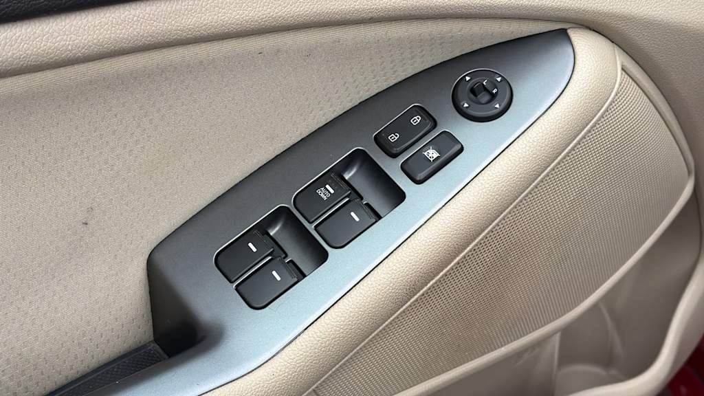 Thumbnail: 2015 Kia Optima - 26