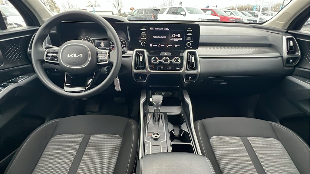 2023 Kia Sorento LX 9