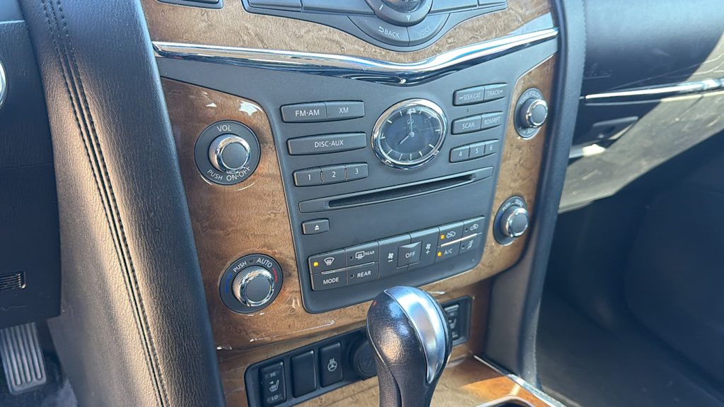 Thumbnail: 2011 INFINITI QX56 - 21