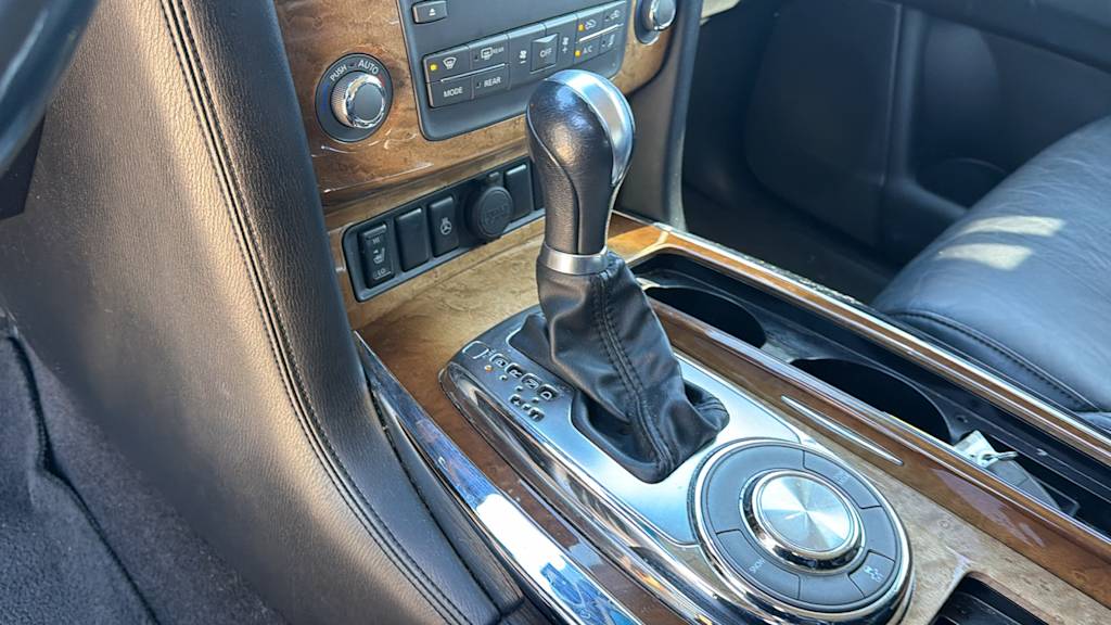 Thumbnail: 2011 INFINITI QX56 - 14