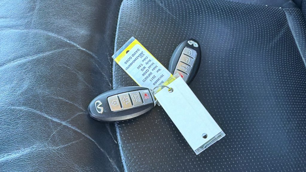 Thumbnail: 2011 INFINITI QX56 - 16