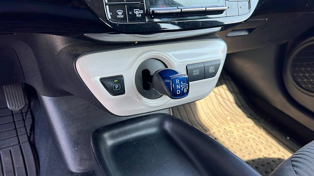 2017 Toyota Prius One 14