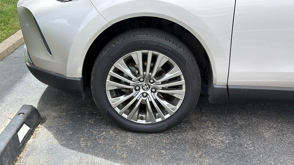 Thumbnail: 2021 Toyota Venza - 8