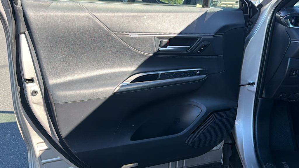 Thumbnail: 2021 Toyota Venza - 28