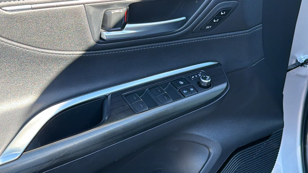 Thumbnail: 2021 Toyota Venza - 27