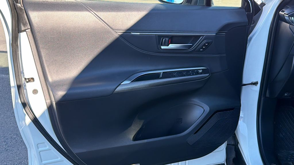 Thumbnail: 2021 Toyota Venza - 27