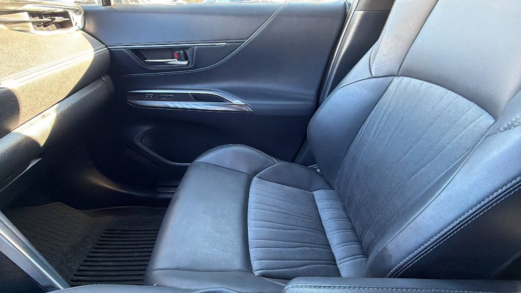 Thumbnail: 2021 Toyota Venza - 11