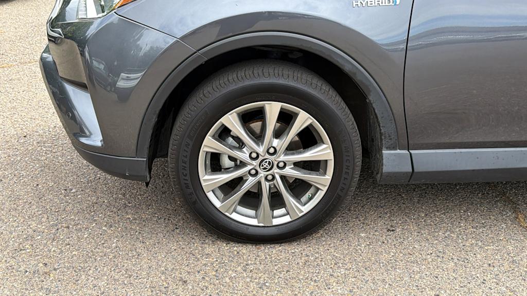 Thumbnail: 2018 Toyota RAV4 - 8