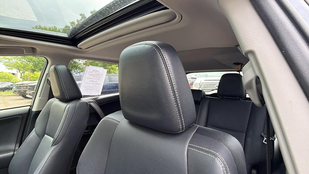 Thumbnail: 2018 Toyota RAV4 - 20